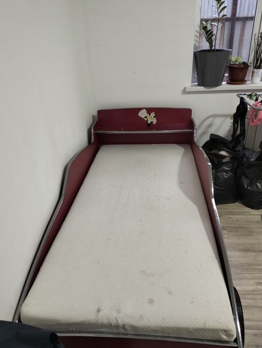 Детский кровать.