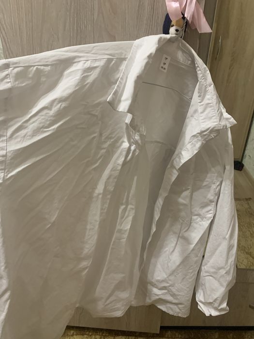 Белые рубашки.