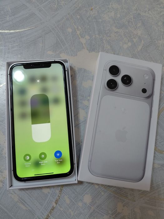 Продается Айфон телефон