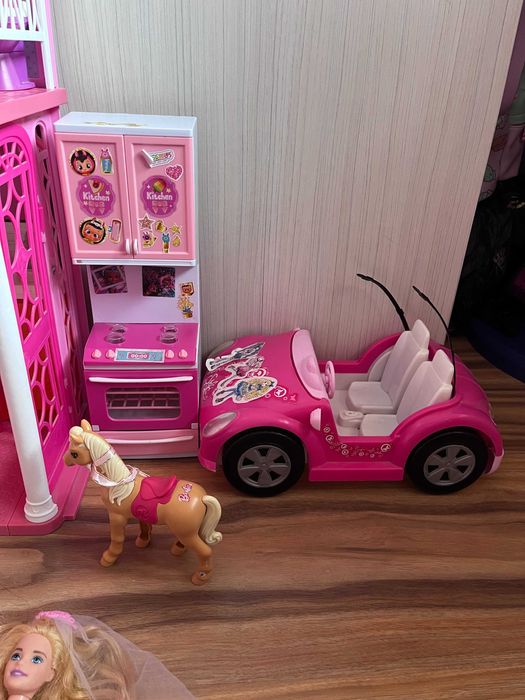 Лот къща за кукли на Барби, кола на Барби,с кукли и аксесоари