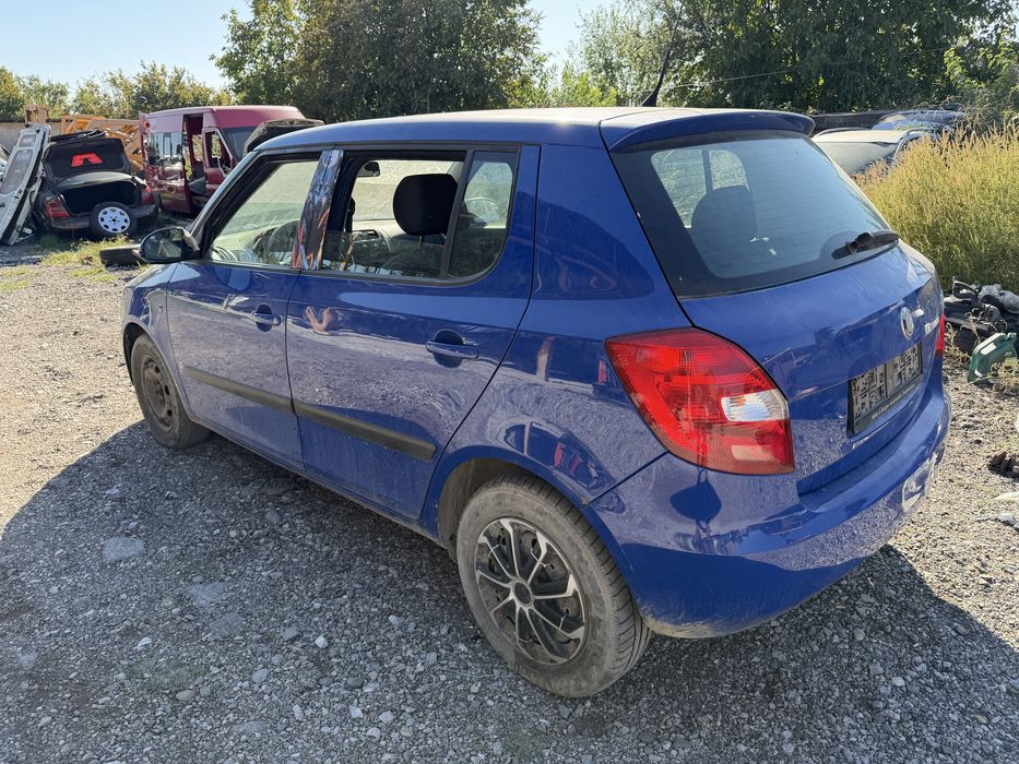 Шкода фабия 1.2 бензин 2009 Г само на части