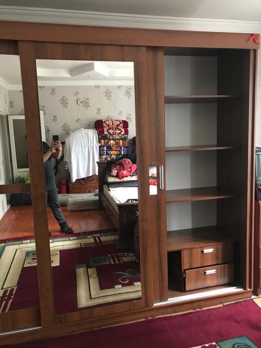 Продаётся кровать и шифонер купе