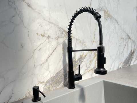 Черен кухненски смесител