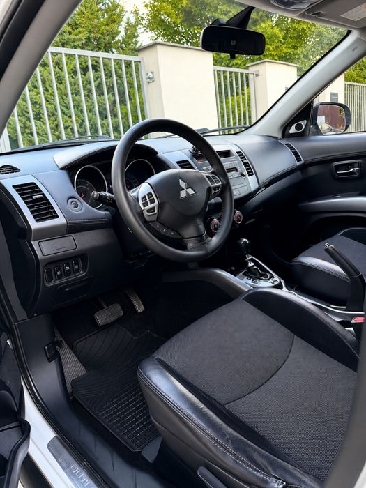 Mitsubishi outlander 2010 Automat 4x4 7 Locuri