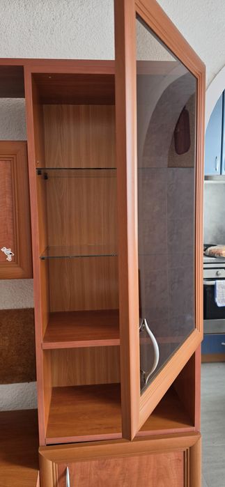 Продавам секция за всекидневна или малък хол.В много добро състояние.Размери 170/180 см.