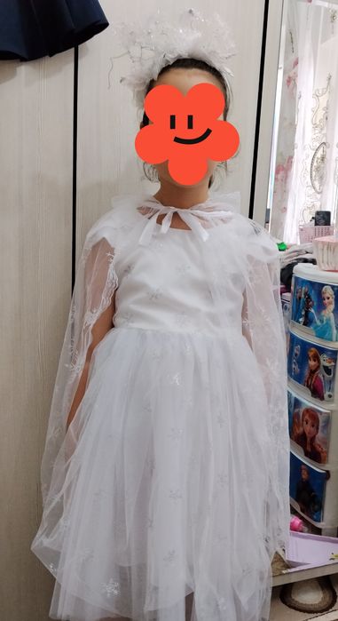 Нарядное платье для девочки на 5-6лет