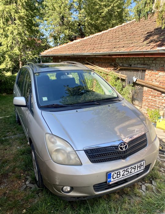 Продавам Тойота Корола Версо