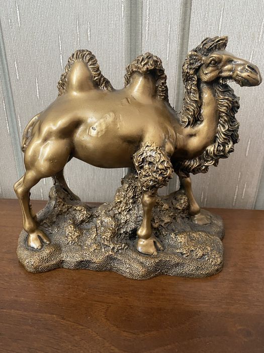 Продаются сувениры, различной тематики