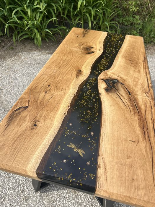 Уникална холна маса от дъб и епоксидна смола с златни елементи