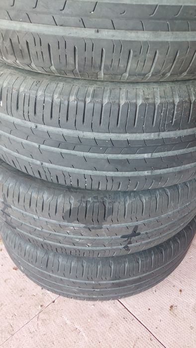 Vând anvelope r15