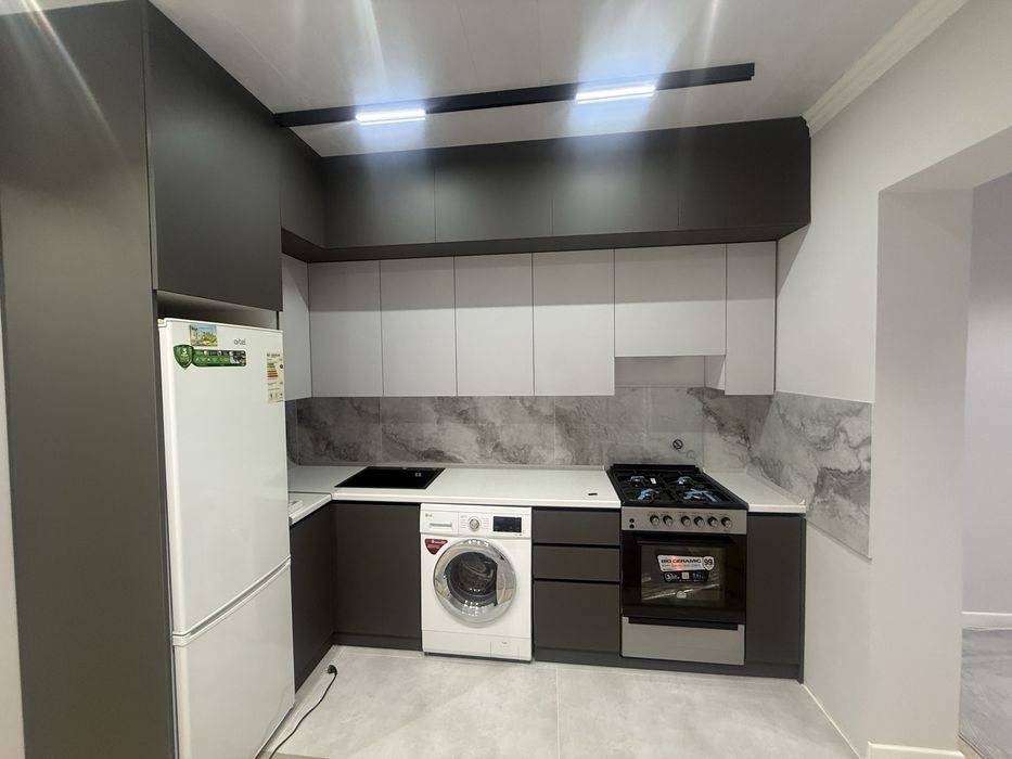 Янгихаёт тумани Дустлик 2 мавзе 1 қават 4 хонали янги ремонт қилинган.