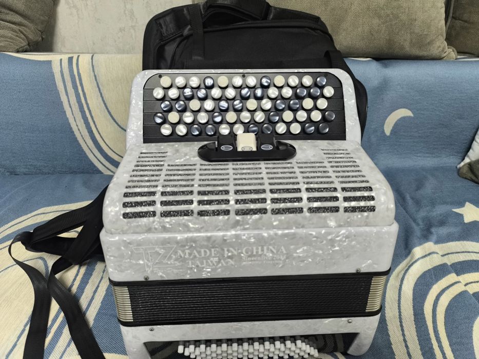 Продам баян новый