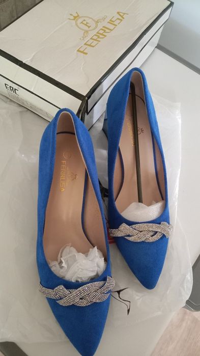 Продаю туфли новые