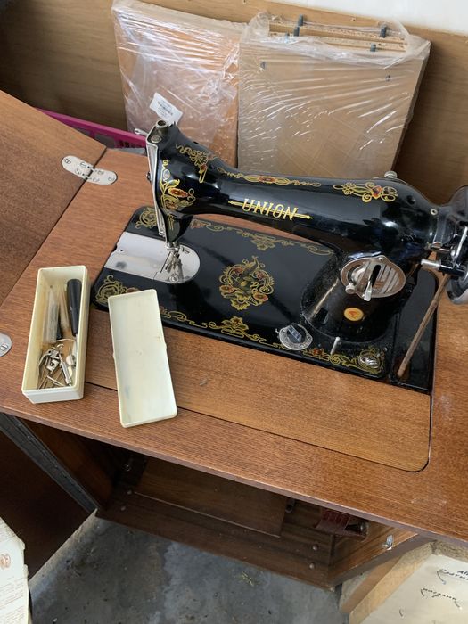 Продавам шевна машина Union
