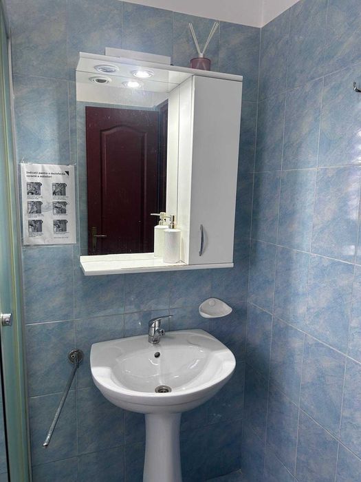 Vand  Lavoar baie cu piedestal inalt Cersanit si dulap baie cu oglinda