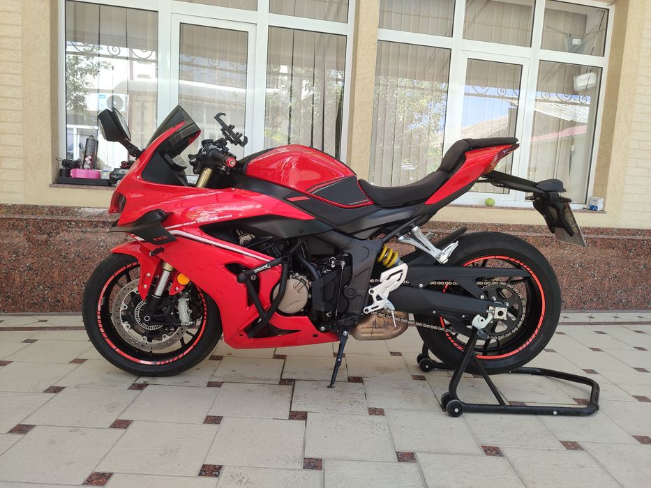 Продам мотоцикл QJMOTOR GSR 800