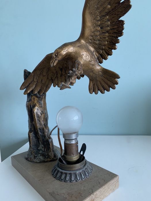 Стара скулптурна лампа