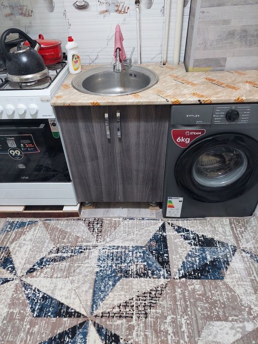 (Navoiy) Yangi hayot 2 xonalik kvartira 1 etaj sotiladi.Jihozlari bn