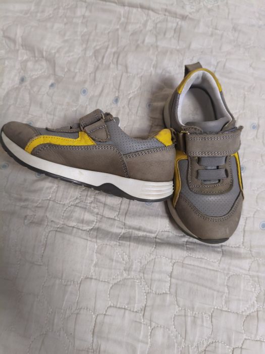 Детские кроссовки 26р