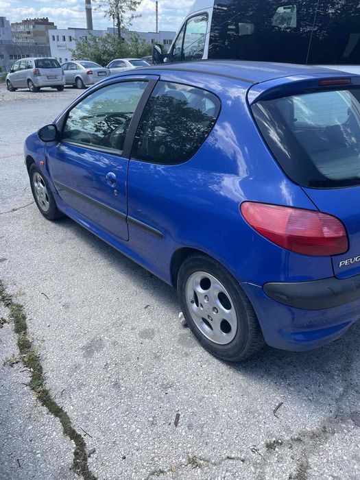 Продавам  Пежо 206