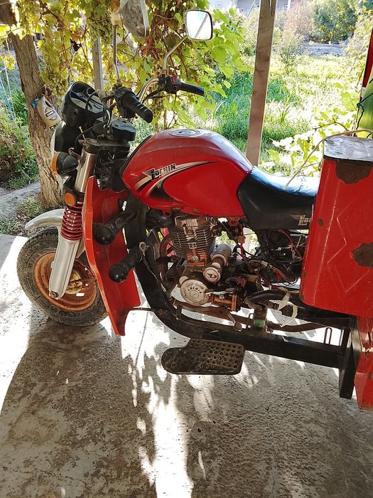 Lochin moto sotiladi