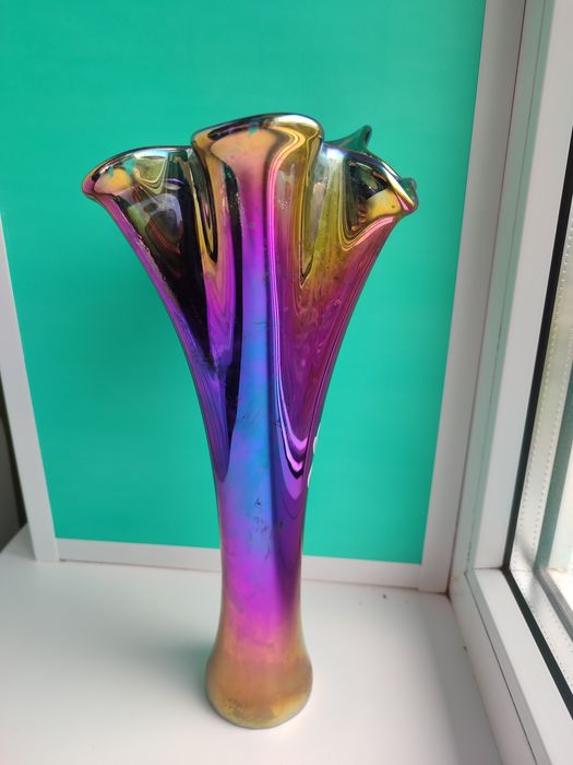 Ваза стеклянная с рисунками цветов