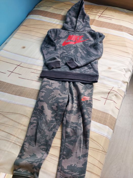 Детски анцуг-25лв.