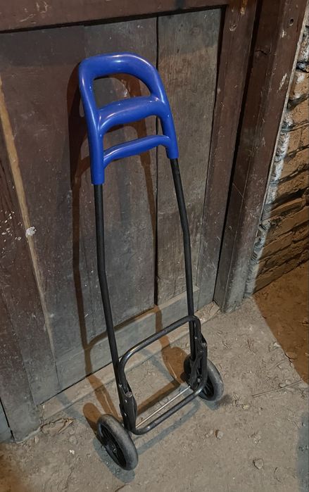 Тележка на колесиках