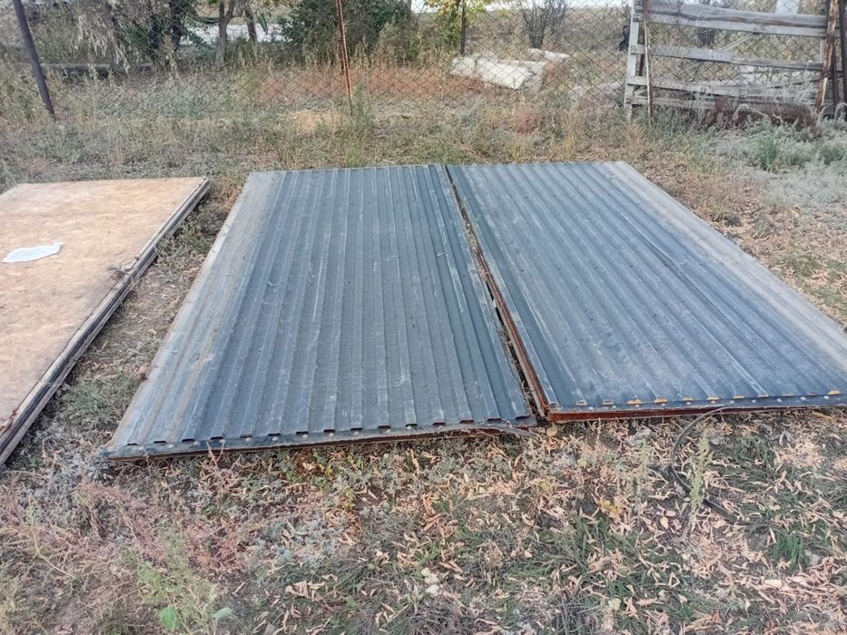 Продам б/у металлические ворота Астана