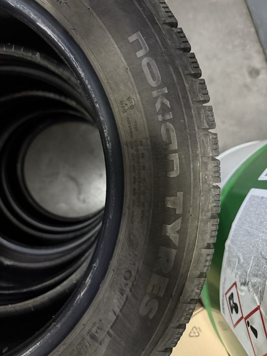 Продам зимние шины Nokian