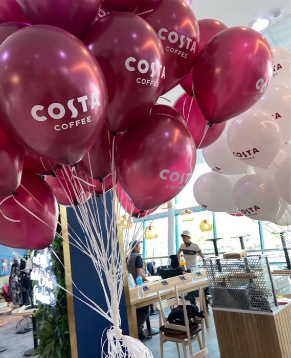 Арка из воздушных шаров, банер