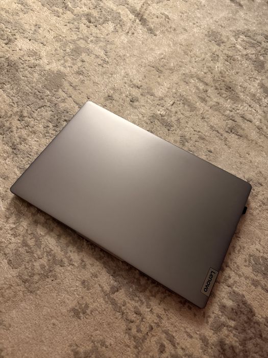 Ноутбук Lenovo.