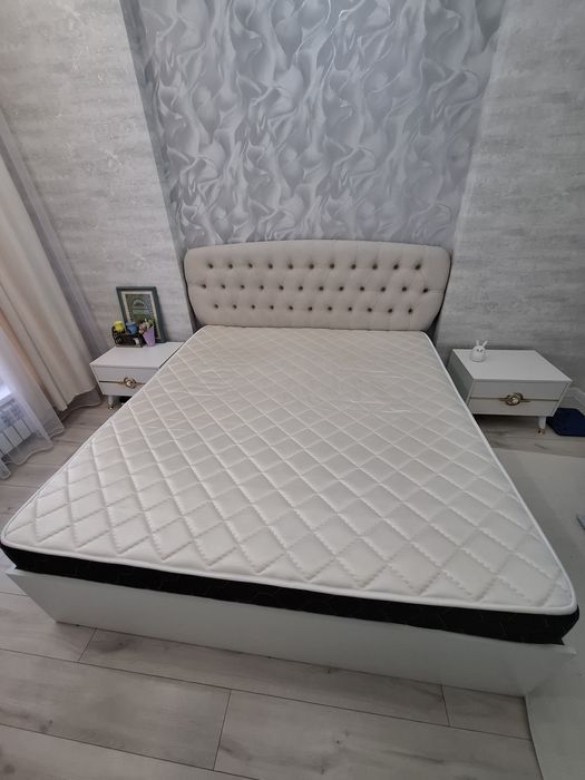 Кровать с матрасом