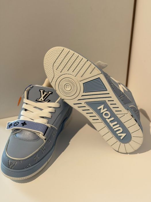Adidasi LV masura 45 pe stock