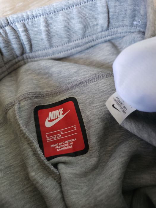 Оригинално долнище Nike Tech Fleece