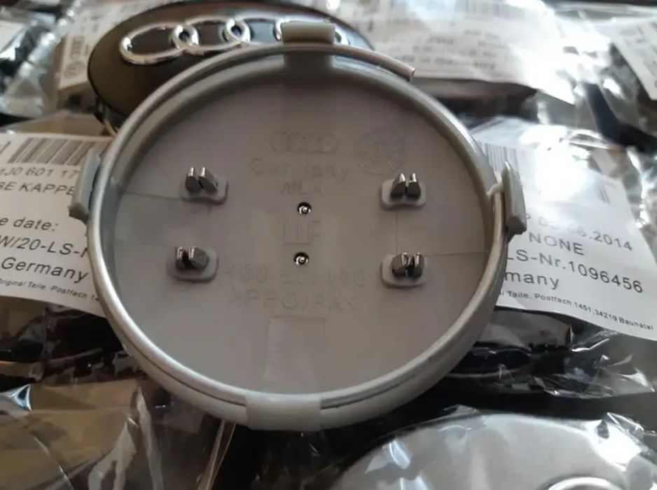 Капачки за Ауди 6см Сиви и черен гланц Audi A3 A4 A5 A6 sline