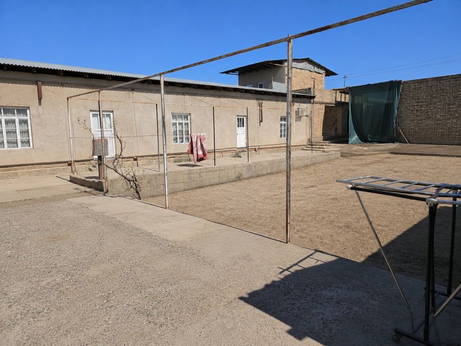 Yangi hokimyat va turistik markaz yaqinida 6 sotoxli hovli tez sotilad