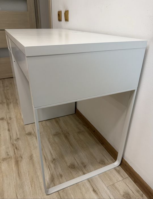 Стол IKEA в отличном состоянии
