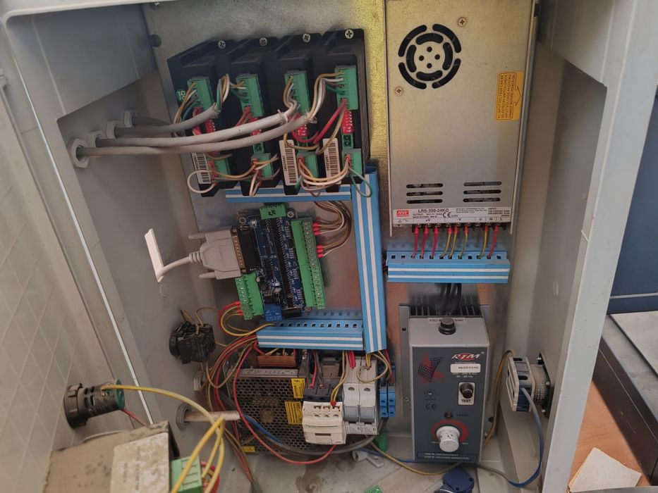 Машина за рязане на стиропор обемни букви, фасадни панели, профили