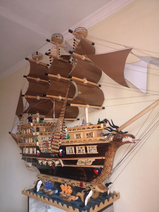 Qul bn taxlangan katta kema sotiladi. Eni 1.5 metr   buyi 1 metr.