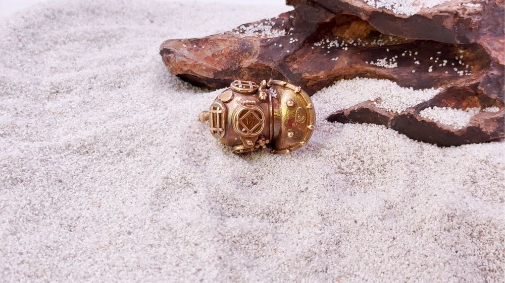 Breloc/ pandantiv cască scafandru Marc |V