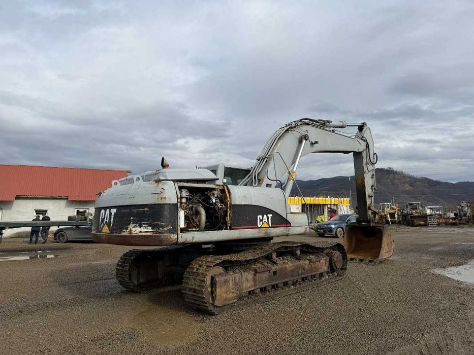 Dezmembrez excavator pe senile Caterpillar 330 C
