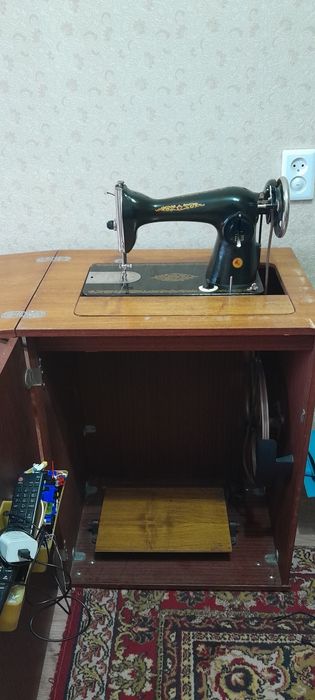 Продам швейную машинку