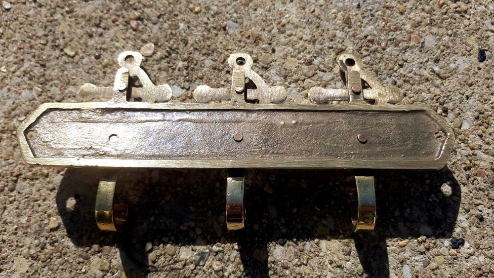 Стенна закачалка, Франция