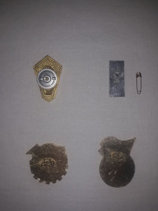 Продаю 4 Значка 2КД