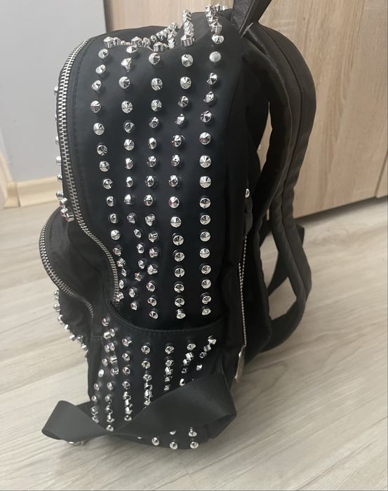 Дамска раница с капси