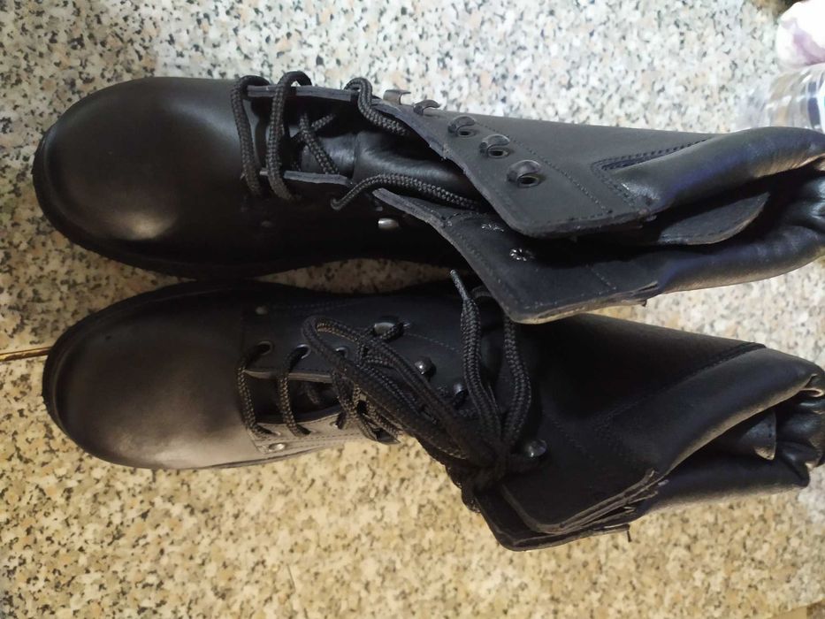 ЧИСТО НОВИ полицейски кубинки и универсален кобур за пистолет МАКАРОВ от естествена кожа!