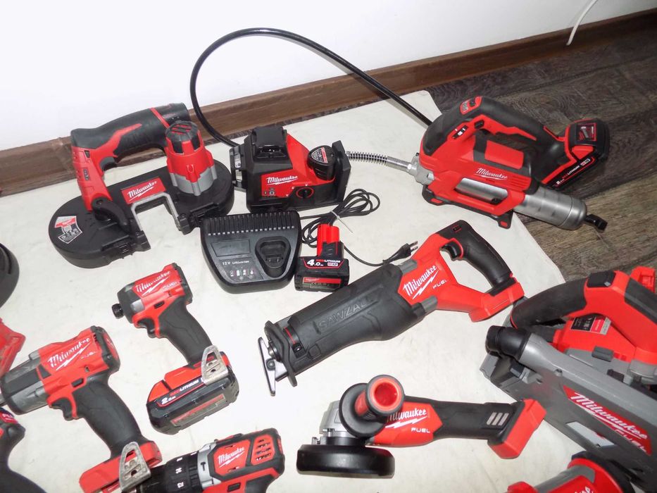 Fierastrau cu banda 12/18V Milwaukee M 18 FFN