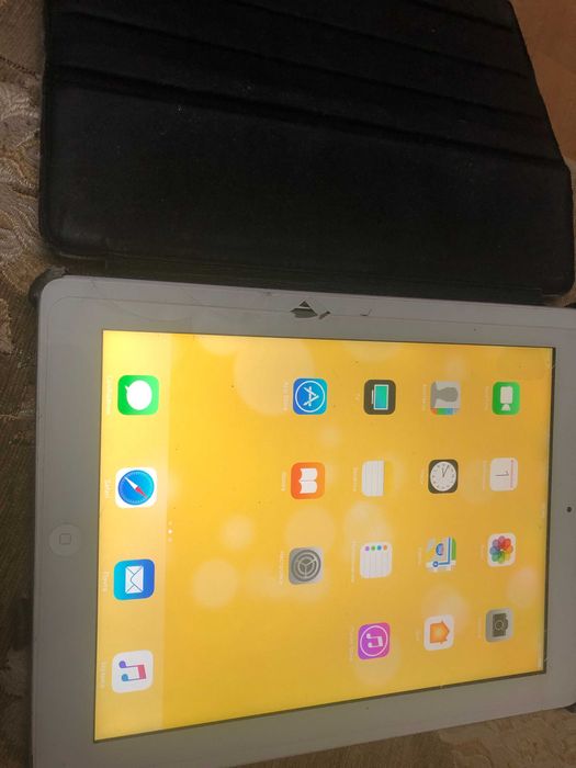 продам iPad 4 generation cостояние нормальное. все работает.