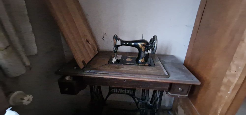 Masina de cusut Singer